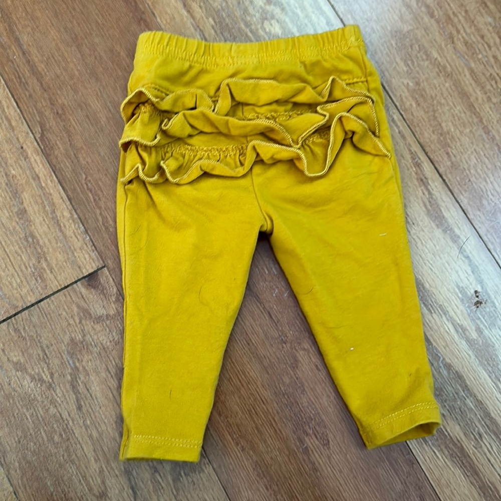 Ruffle leggings